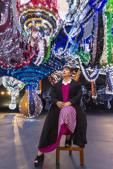 Catálogo da exposição “Extravagâncias”, da artista Joana Vasconcelos, está disponível na MON Loja