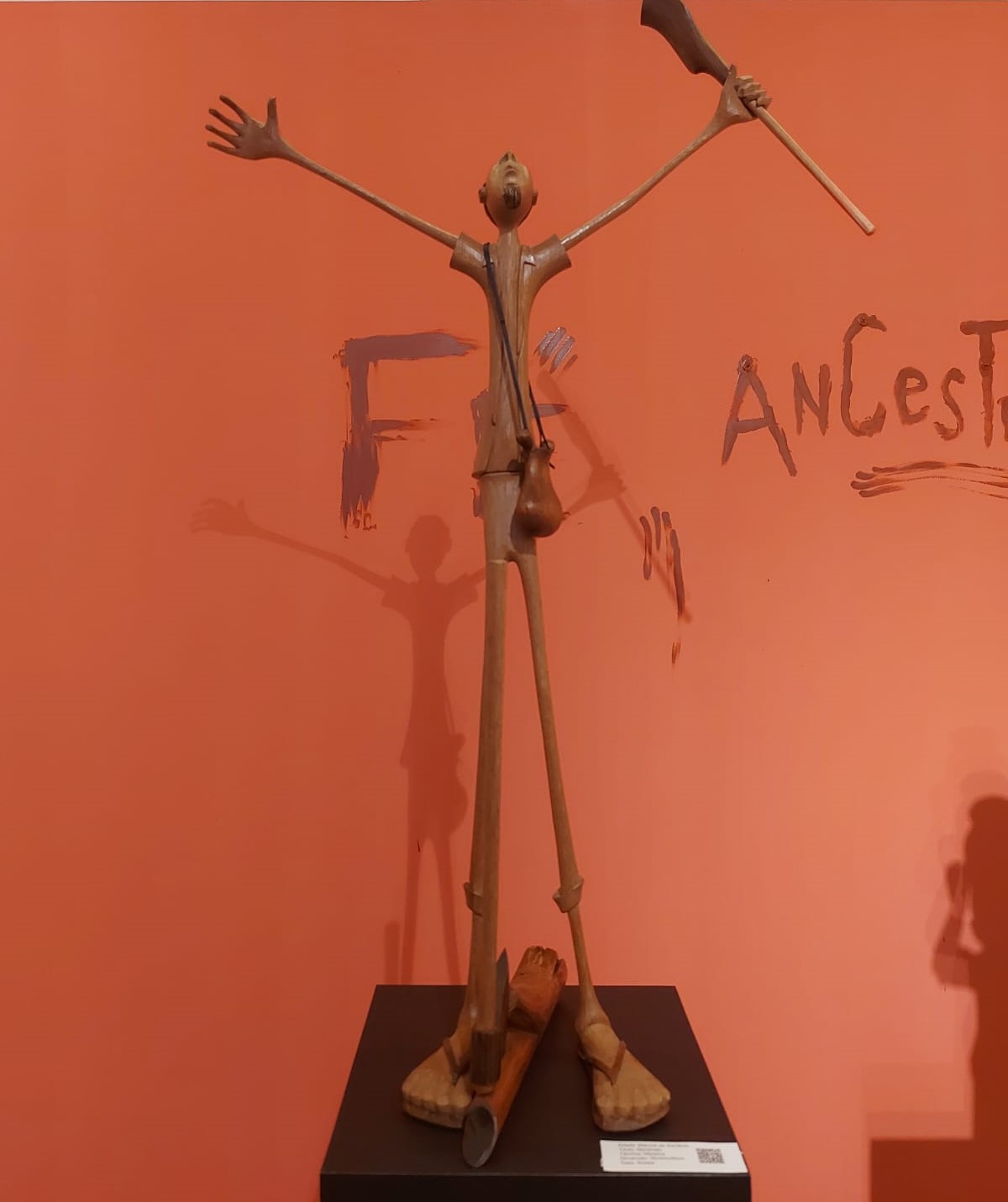 Na figura do sertanejo, a terra surge como chão da memória, da fé e resistência