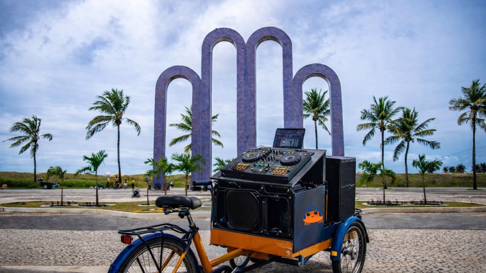 Primeira edição do Pedalô propõe passeio de bicicleta com música eletrônica pelas ruas de Aracaju