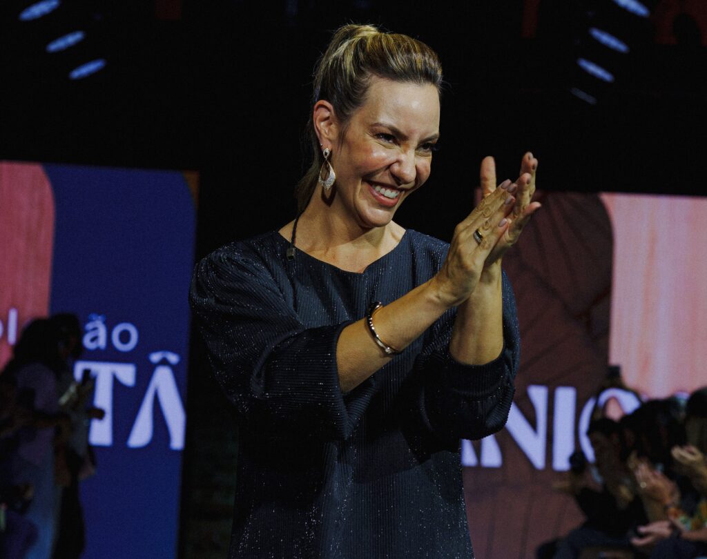 Coleção de MDF vira desfile de moda em lançamento cocriado pela designer Marta Manente